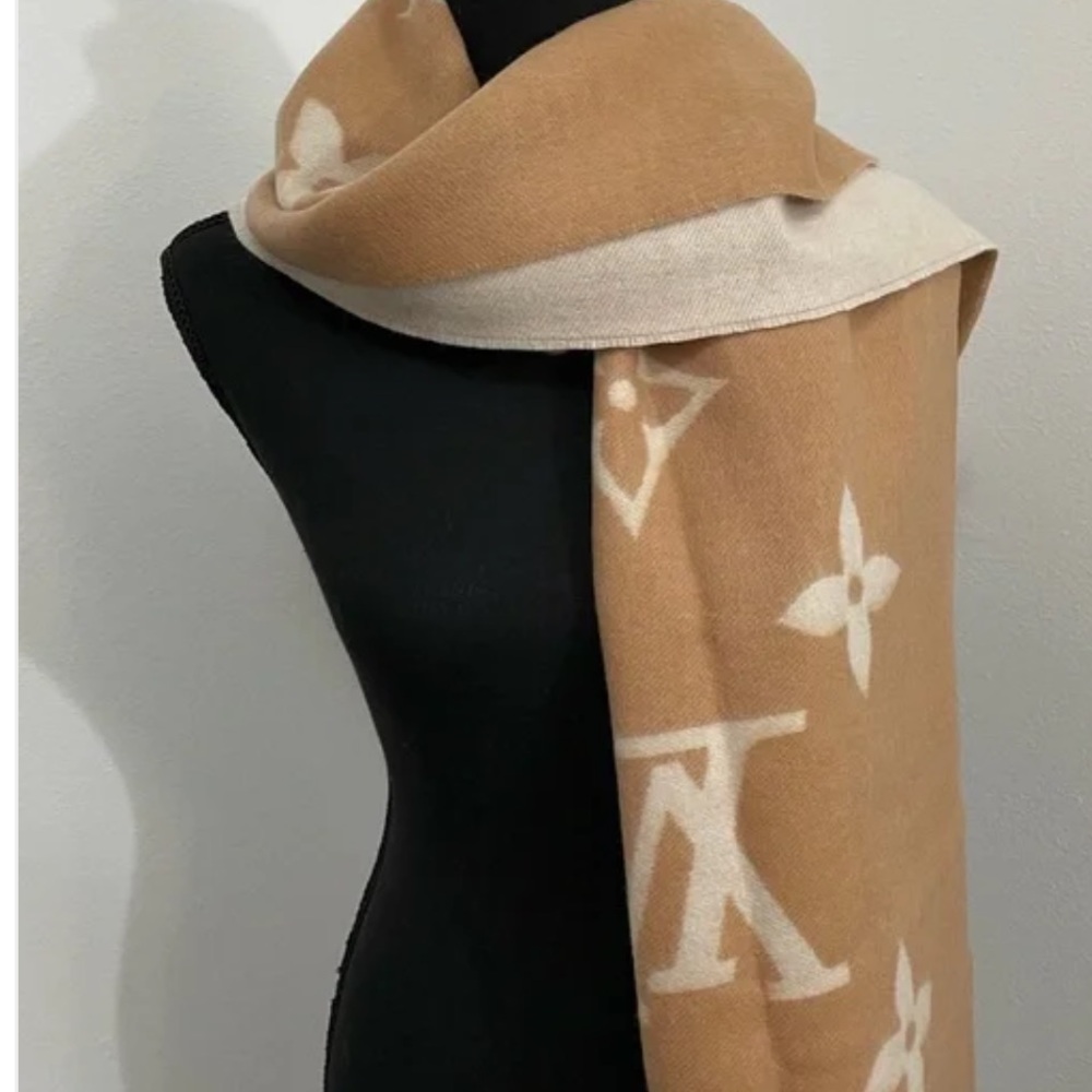 Louis Vuitton Beige and White Monogram Scarf